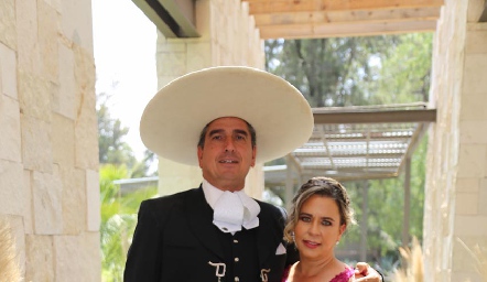  Carlos y Gaby Viramontes.