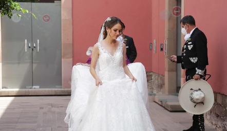  Camino al first look.