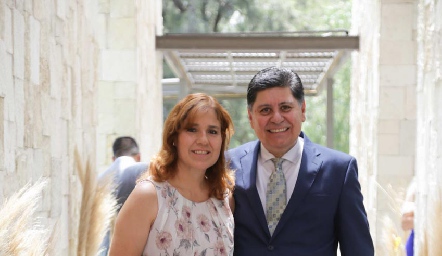  Alberto y Lupita Sánchez.