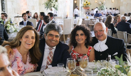  Paty y Paco Leos, Roxana y Bernardo Meade.