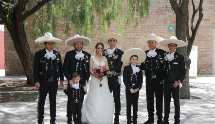  María y José Manuel con sus papás, hermanos y sobrinos.