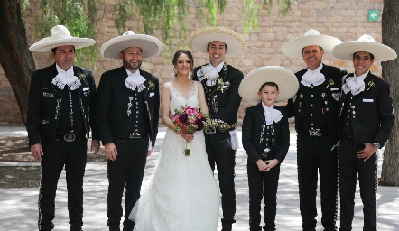  María y José Manuel con sus papás, hermanos y sobrinos.