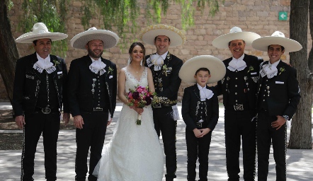  María y José Manuel con sus papás, hermanos y sobrinos.