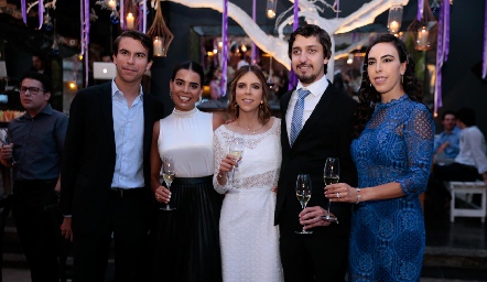  Abraham Tobías, Marily Tobías, Marissa Tobías, Guillermo Alonso y Mariana Tobías.