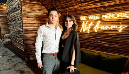  Javier Flores y Vicky González.
