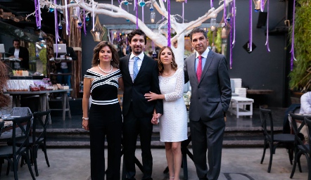   Marisa Mercado, Guillermo Alonso, Marissa y Abraham Tobías.