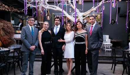  Guillermo y Marissa con sus papás.
