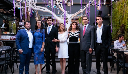 Familia Tobías, Santiago Meade, Mariana Tobías, Guillermo Alonso, Marissa Tobías, Marisa Mercado, Abraham Tobías y Abraham Tobías.