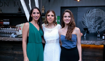  Lourdes Álvarez, Marisa Tobías y Vicky Pérez.