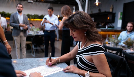  Marisa Mercado de Tobías.