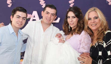  Maru Vilet con sus hijos Frank, Germán y Maru González y su nieta Alejandra.