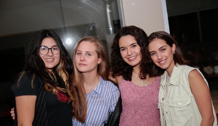  Ximena Leos, Daniela Rodríguez, Natalia Hampshire y Valeria Navarro.