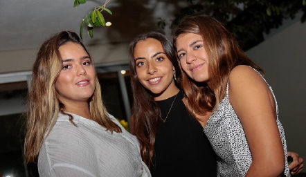  Carlota de la Garza, Mariana Anaya y Regina Martínez.