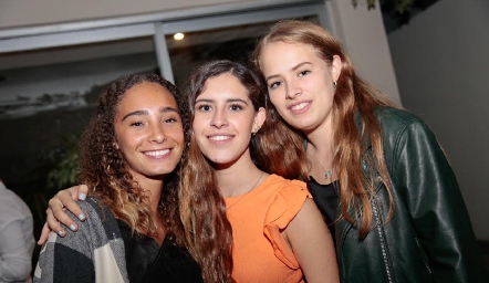  Marijó Benavente, Vane Correa y Ale Flores.