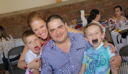  Alejandro Gouyonnet, Elisa Vilet, Eduardo Gouyonnet y Eduardo Gouyonnet.