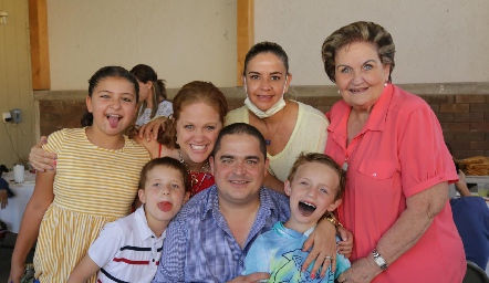  Andrea Zapata, Elisa Vilet, Claudia Gouyonnet, Luz Elena Borbolla, Alejandro, Eduardo y Eduardo Gouyonnet.