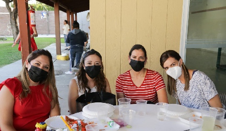  Nadia Gutiérrez, Karla González, Fabiola Orta y Alma García.