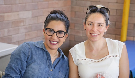  Carla Salinas y Lola Mendoza.