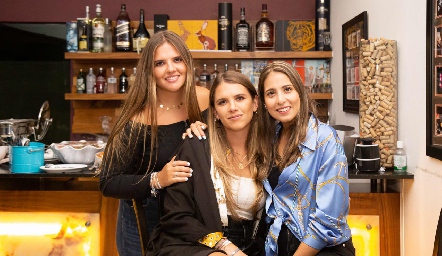  Regina Solana, Ana Sofía Solana y Cristina Kasis.