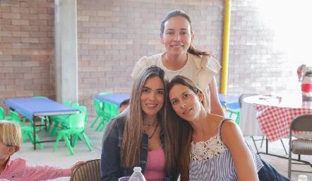  Elizabeth Berrones, Ana Rosa Guerra y Begoña Martínez.