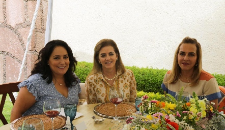 Laura Rodríguez, Adriana Carrera y Mimí Honojosa.