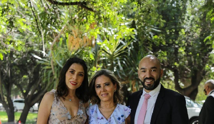  María José, Elizabeth y Alejandro.