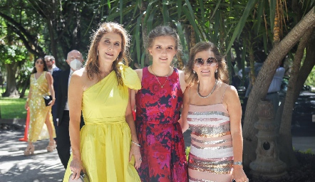 Mónica Hernández, Sofía Torres y Adriana Carrera.