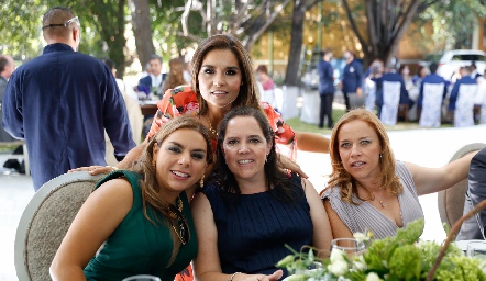  Maribel, Lorena, Pily y Mariana Torres.
