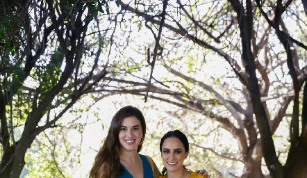  Karina Garza y Natalia Leal.