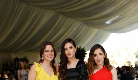  Daniela Olmos, Isa Rodríguez y Consuelo García.