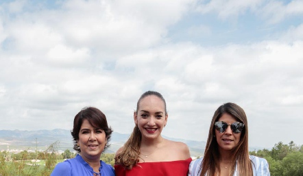  Sandra Galván de Leal, Marcela Elizondo y Marifer Leal.