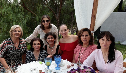 Sabrina Gaviño, Lupita González, Paty Valadés, Marcela Castillo, Marcela Elizondo, Graciela Torres y Pituca Espinosa.