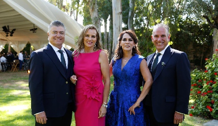  Los papás de los novios Patricia del Bosque y Roberto Lozano, Raquel Altamirano y Jesús Aguirre.