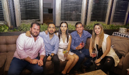  Santiago Meade, Diego García, Mariana Tobías, Héctor Rueda y Ana María Hernández.