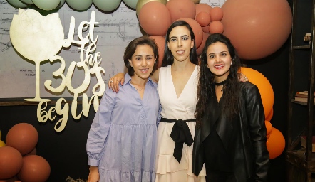  Midori Barral, Mariana Tobías y Yolanda Aguillón.
