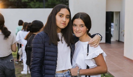  Camila Alcalde y Daniela Conde.