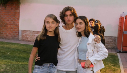 Anabella, Marcelo y Cayetana.