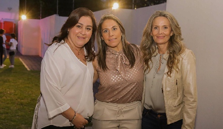 Deyanira Cázares, Michelle Zarur y Karina Vita.