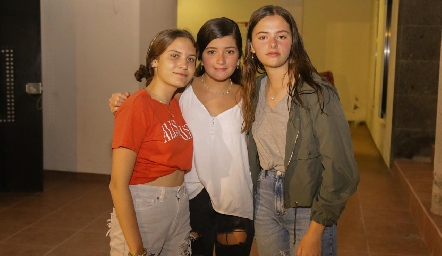  Lucciana Urias, Isabella Zambrano y Ana Paula.