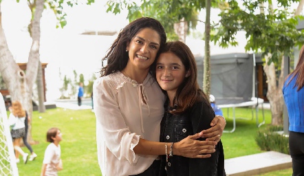  Daniela Gutiérrez con su mamá Daniela Conde.