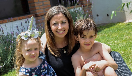  María José Pérez, Marilú Paredes y Humberto Pérez.