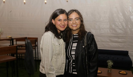  Viviana Cortés y Nicole Romero.
