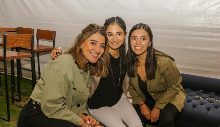 Pily Villanueva, Samira Romo y Sofía Faz.