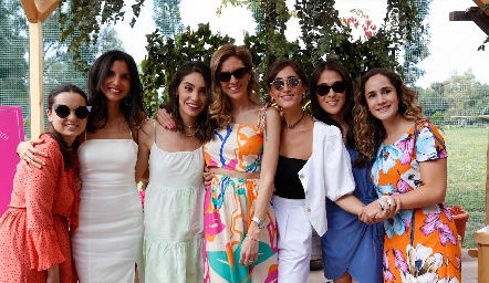  Maite Soberón, Ale Torres, Adri de la Maza, Benilde Hernández, Mónica Serrano, Carmelita Del Valle y Dani Mina.