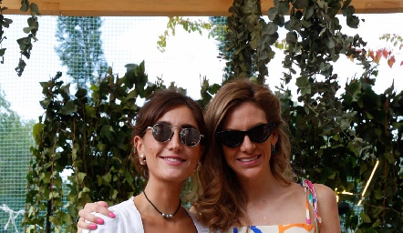  Mónica Serrano y Benilde Hernández.
