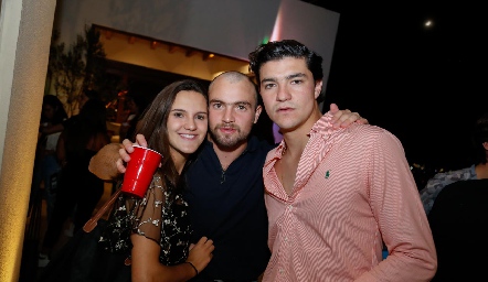  Carola García, Memo Pizzuto y José Madrigal.