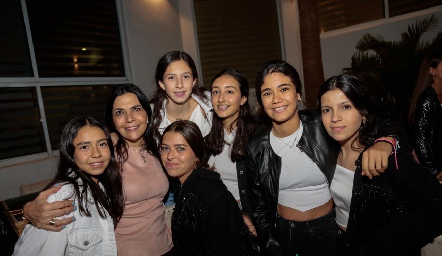 Mely Mahbub con las amigas de su hija.