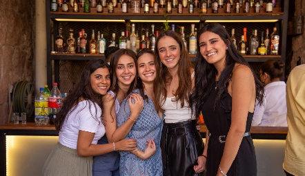  Cecilia, Isabel, Sofía, María y Daniela.
