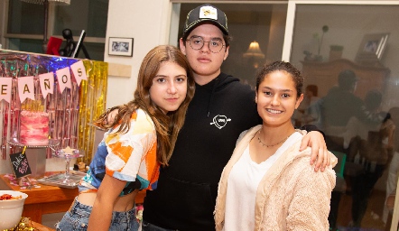  Laia Dávila, Edu Guevara y Macarena Fernández.