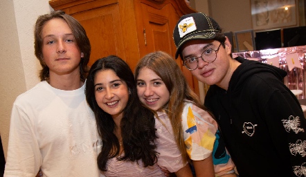  Santiago Toledo, María Julia Guerra, Laia Dávila y Luis Guevara.